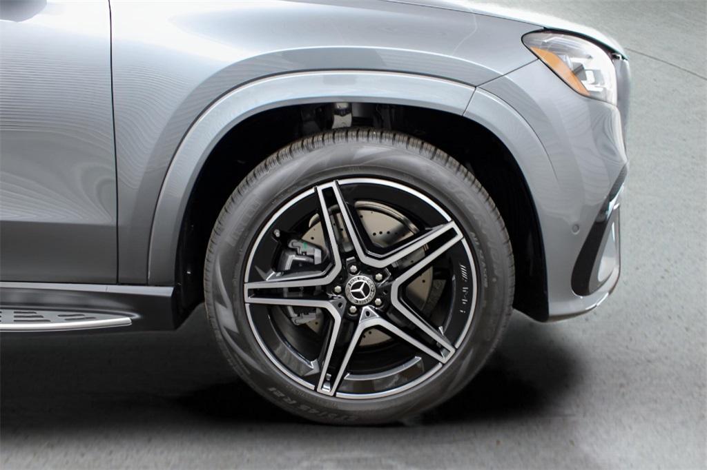 new 2025 Mercedes-Benz GLS 450 car, priced at $100,995