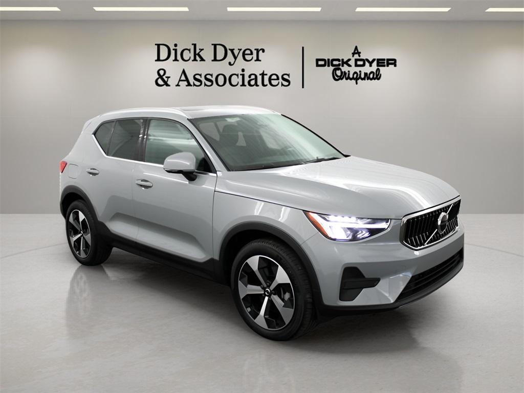 used 2025 Volvo XC40 car, priced at $35,989