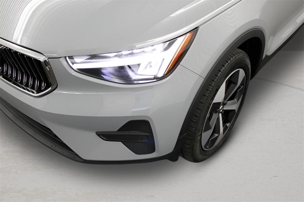 used 2025 Volvo XC40 car, priced at $35,989