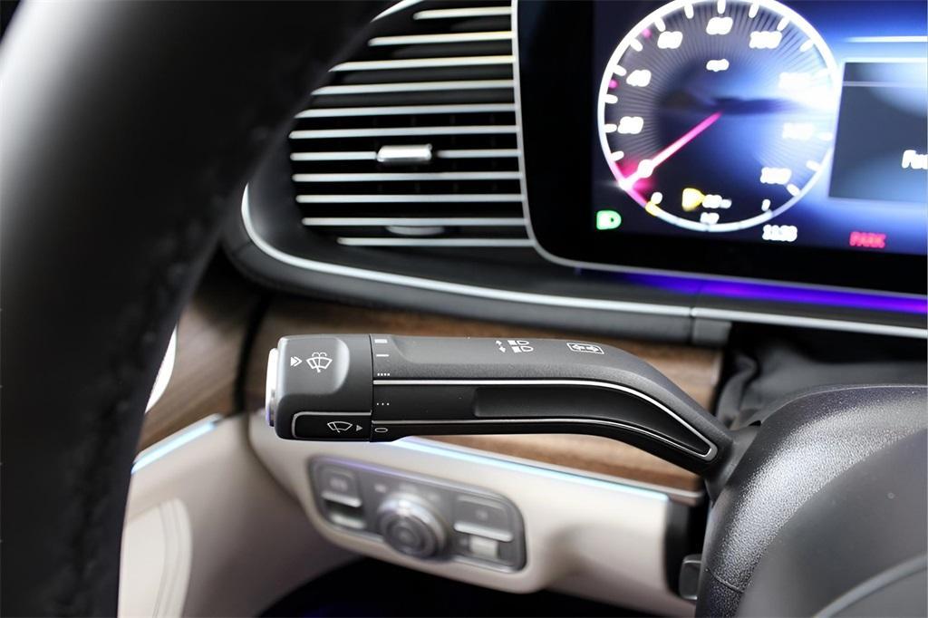 new 2025 Mercedes-Benz GLE 450 car, priced at $85,335