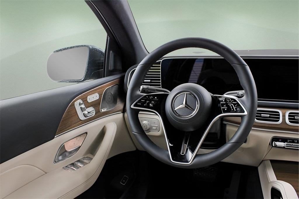 new 2025 Mercedes-Benz GLE 450 car, priced at $85,335