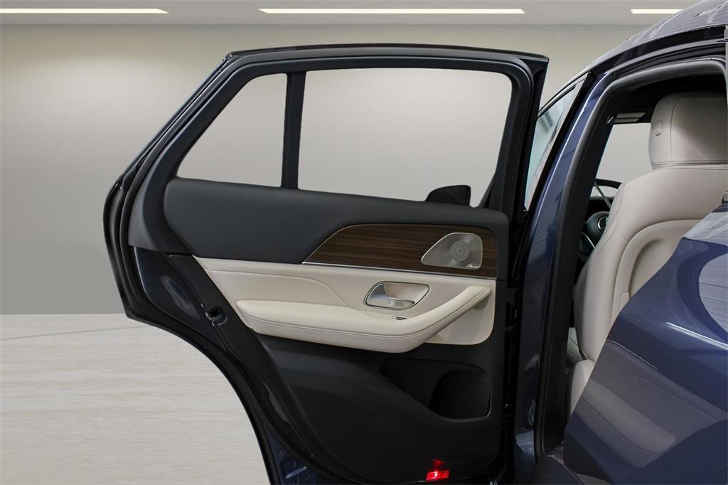 new 2025 Mercedes-Benz GLE 450 car, priced at $85,335