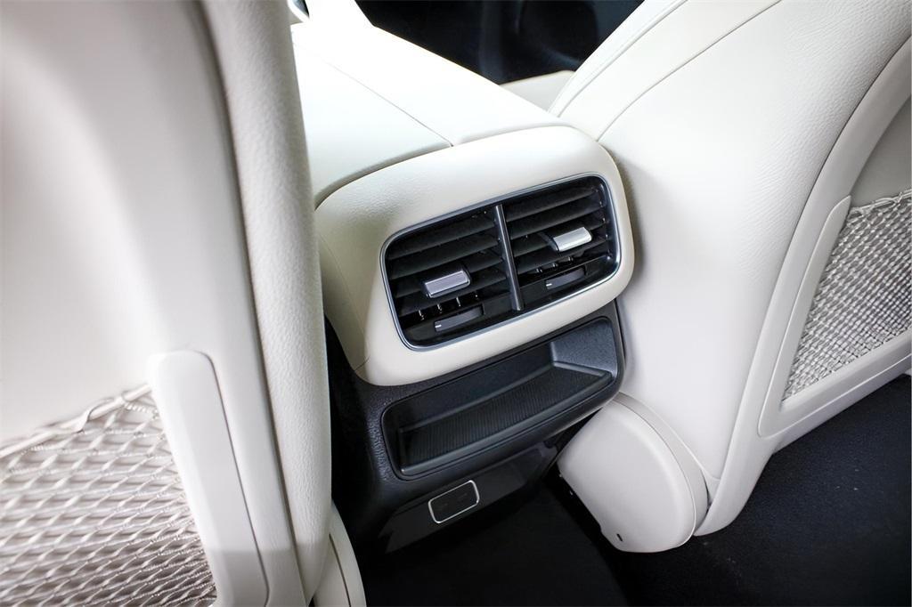 new 2025 Mercedes-Benz GLE 450 car, priced at $85,335