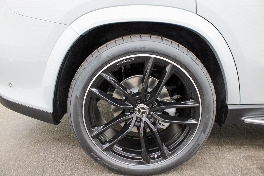new 2025 Mercedes-Benz GLS 580 car, priced at $126,940