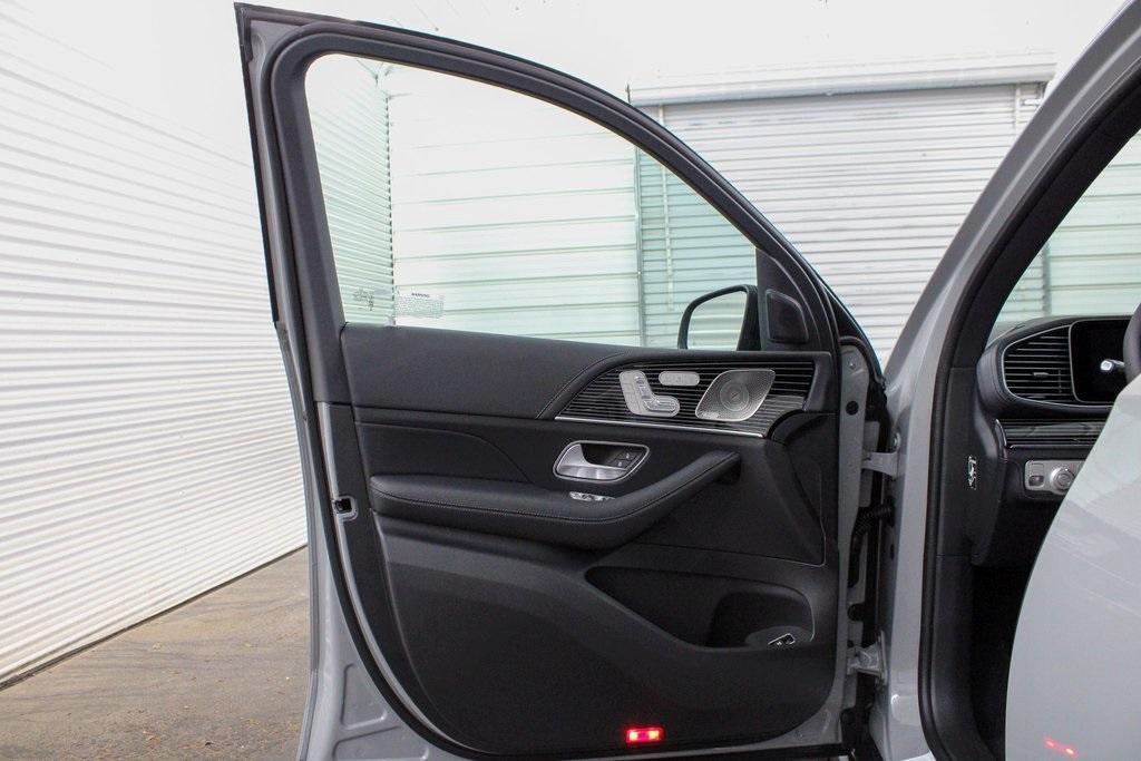 new 2025 Mercedes-Benz GLS 580 car, priced at $126,940