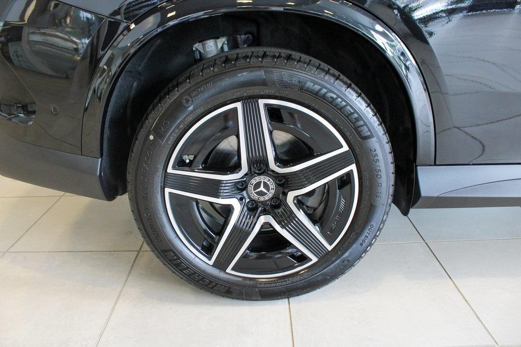 new 2025 Mercedes-Benz GLC 300 car, priced at $67,615