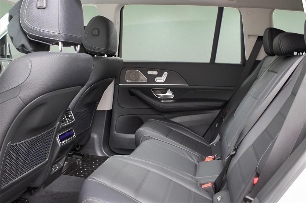 new 2025 Mercedes-Benz GLS 450 car, priced at $95,705