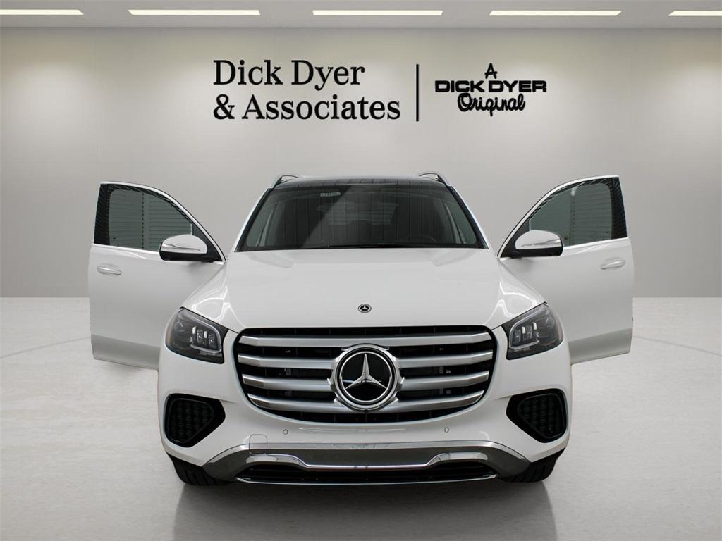 new 2025 Mercedes-Benz GLS 450 car, priced at $95,705