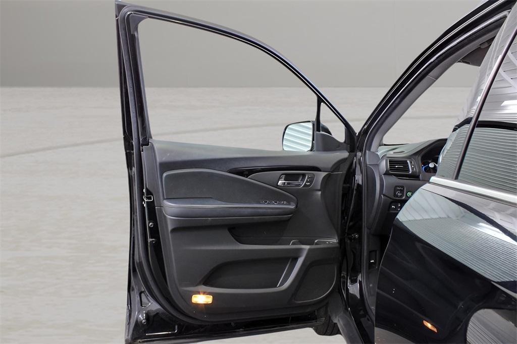 used 2022 Honda Pilot car, priced at $27,989