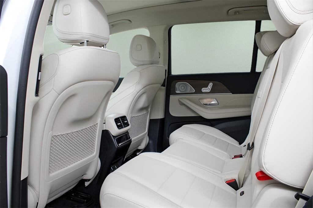 new 2025 Mercedes-Benz GLS 450 car, priced at $91,800