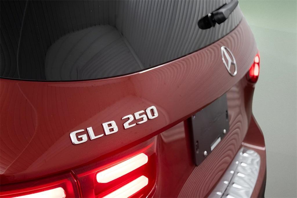 new 2025 Mercedes-Benz GLB 250 car, priced at $51,085