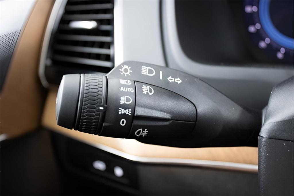 used 2025 Volvo XC90 Plug-In Hybrid car, priced at $68,989