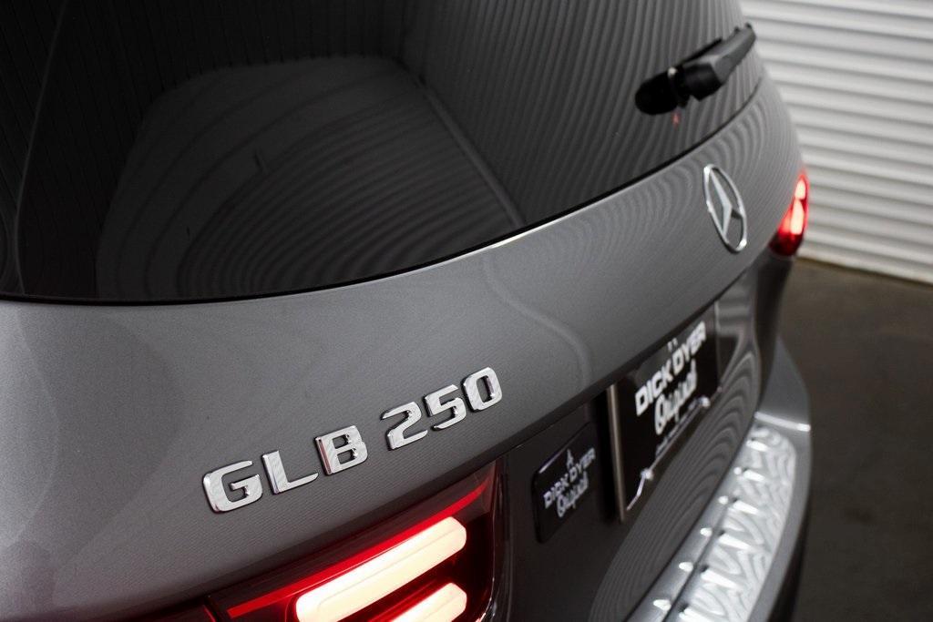 new 2025 Mercedes-Benz GLB 250 car, priced at $52,280