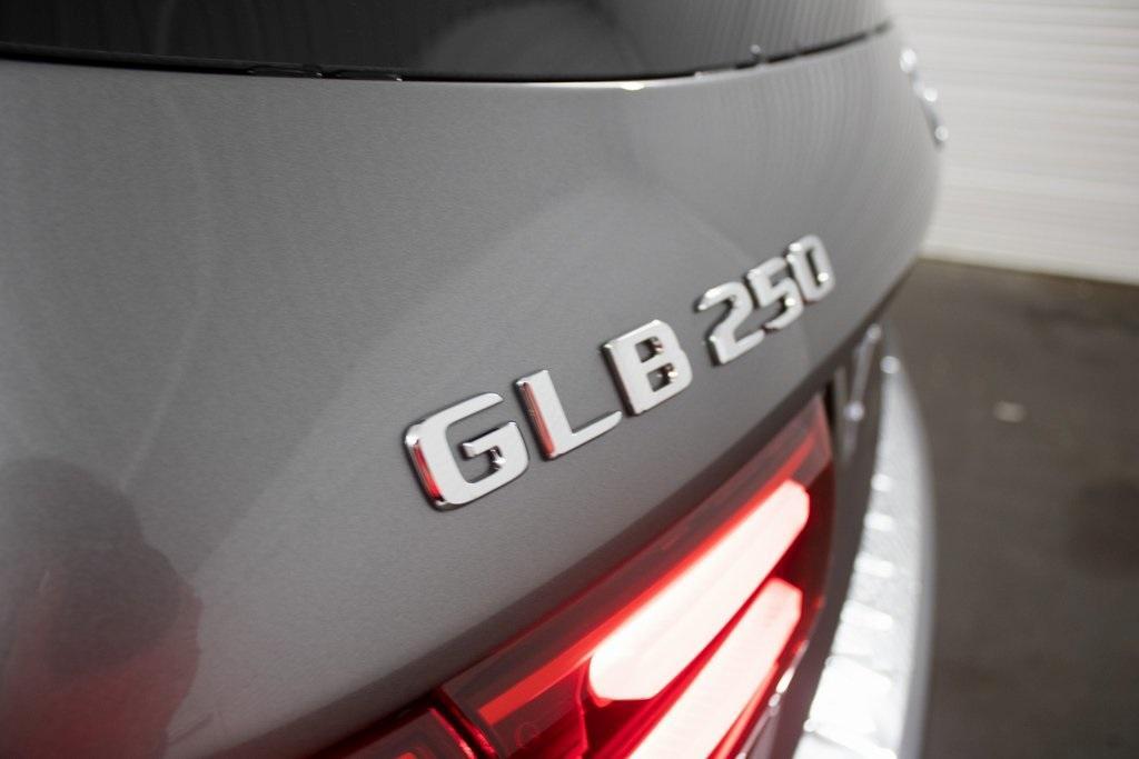 new 2025 Mercedes-Benz GLB 250 car, priced at $52,280