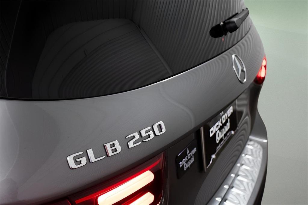 new 2025 Mercedes-Benz GLB 250 car, priced at $52,280