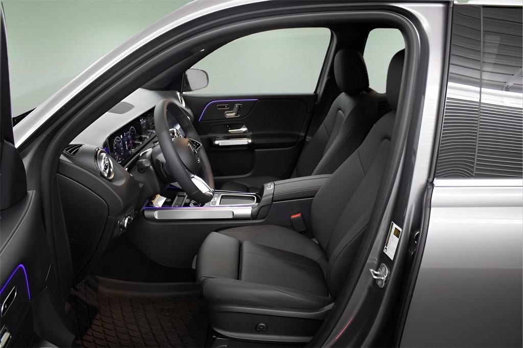 new 2025 Mercedes-Benz GLB 250 car, priced at $52,280