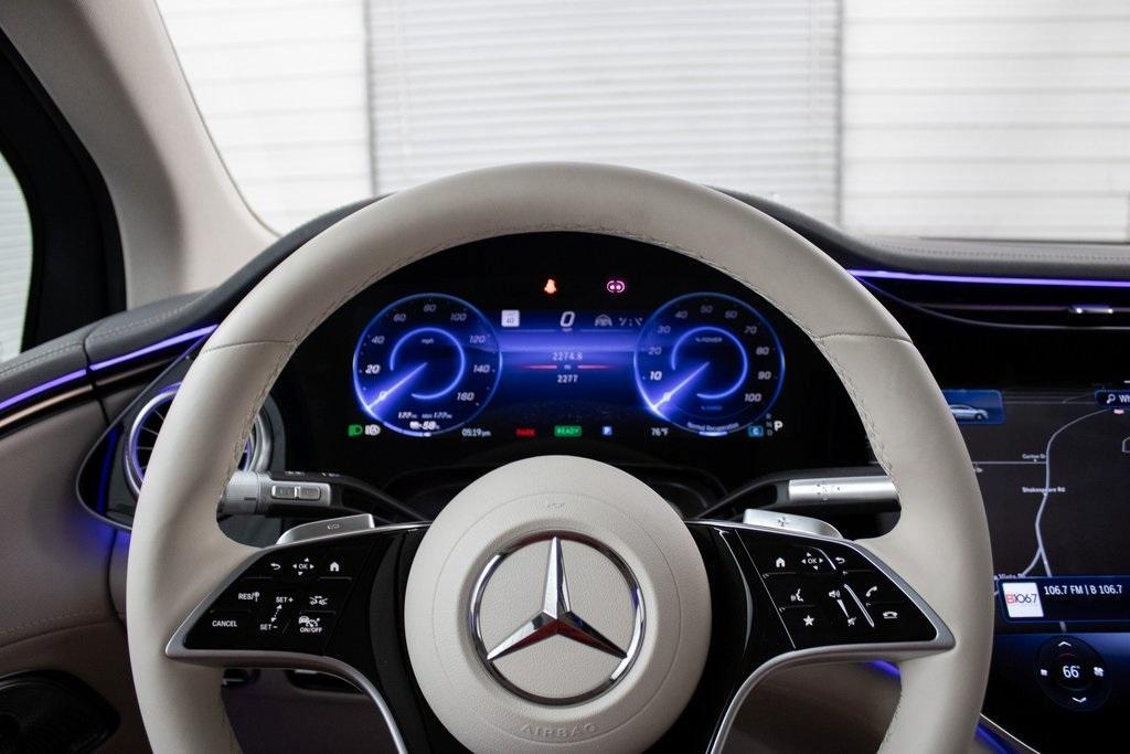 new 2023 Mercedes-Benz EQS 580 car, priced at $139,560