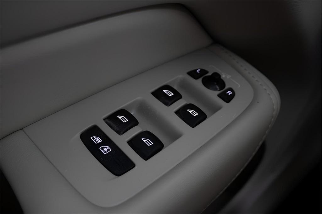used 2024 Volvo XC60 Recharge Plug-In Hybrid car, priced at $59,989