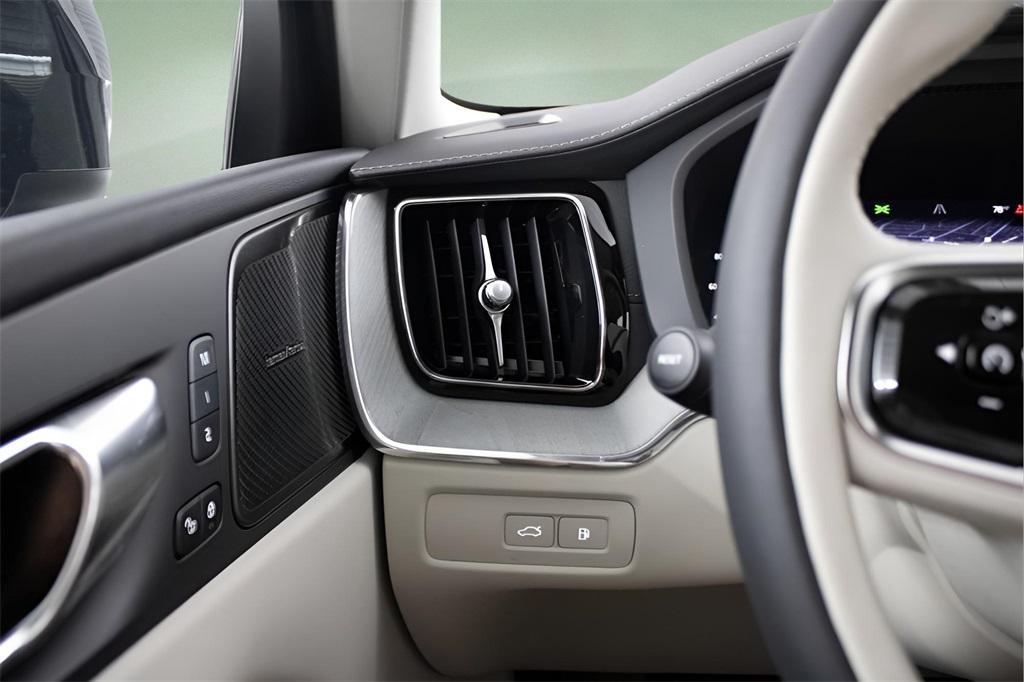 used 2024 Volvo XC60 Recharge Plug-In Hybrid car, priced at $59,989