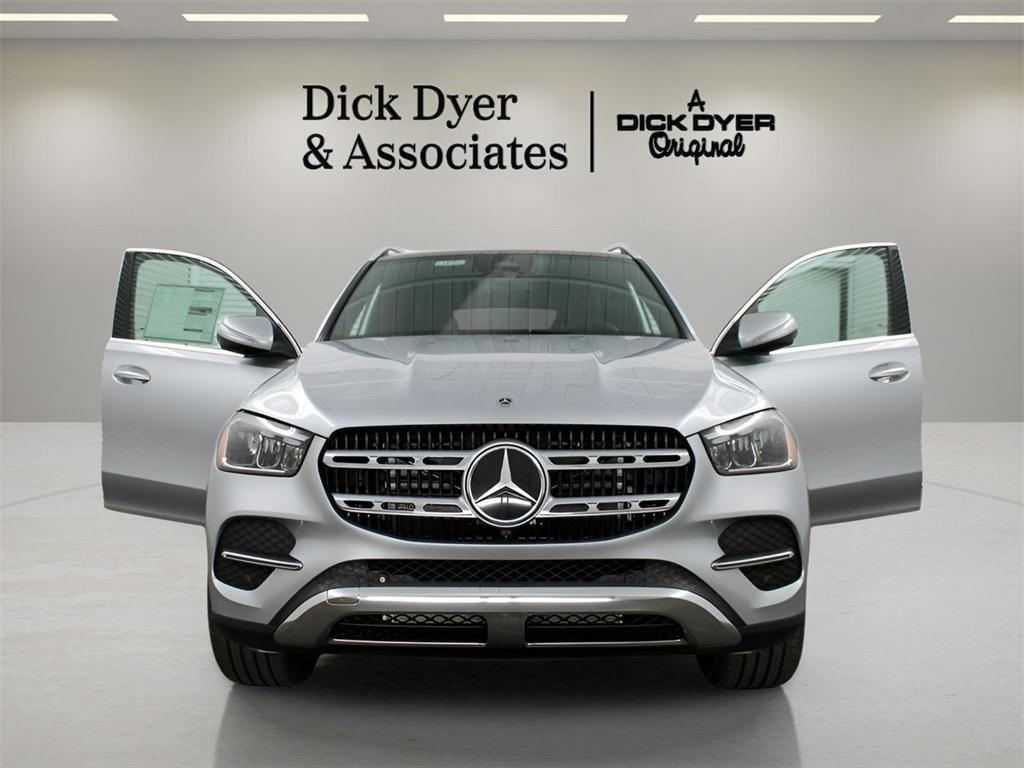 new 2025 Mercedes-Benz GLE 450 car, priced at $75,795