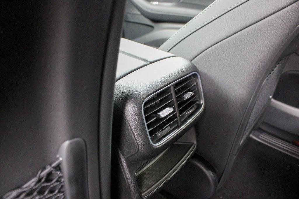 new 2025 Mercedes-Benz GLE 450 car, priced at $75,795