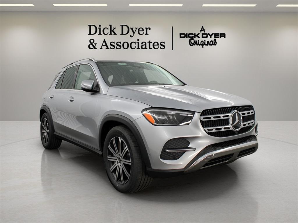 new 2025 Mercedes-Benz GLE 450 car, priced at $75,795