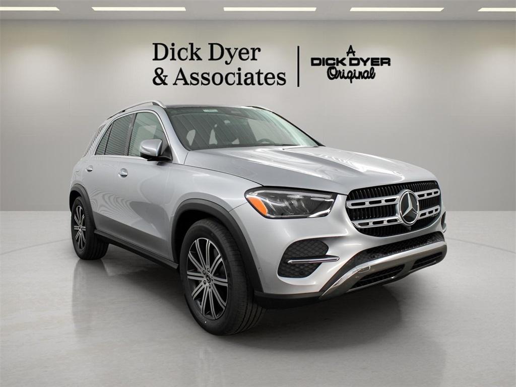 new 2025 Mercedes-Benz GLE 450 car, priced at $75,795