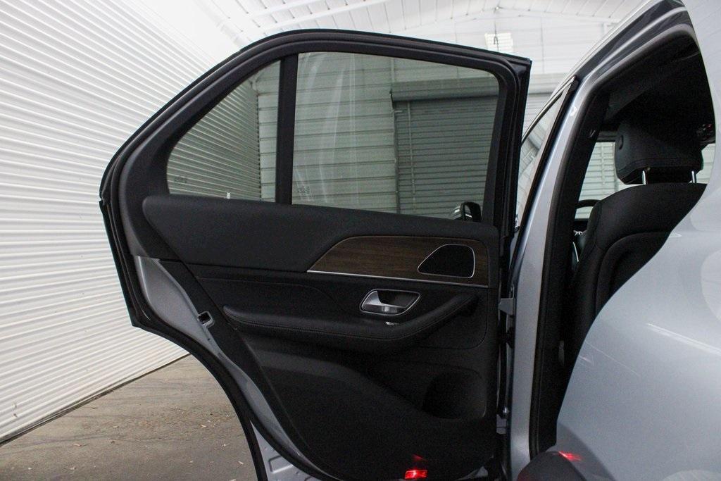new 2025 Mercedes-Benz GLE 450 car, priced at $75,795