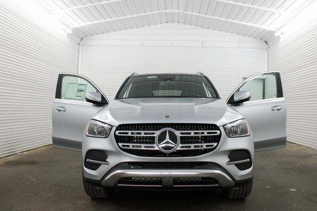 new 2025 Mercedes-Benz GLE 450 car, priced at $75,795