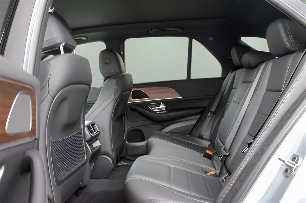 new 2025 Mercedes-Benz GLE 450 car, priced at $75,795