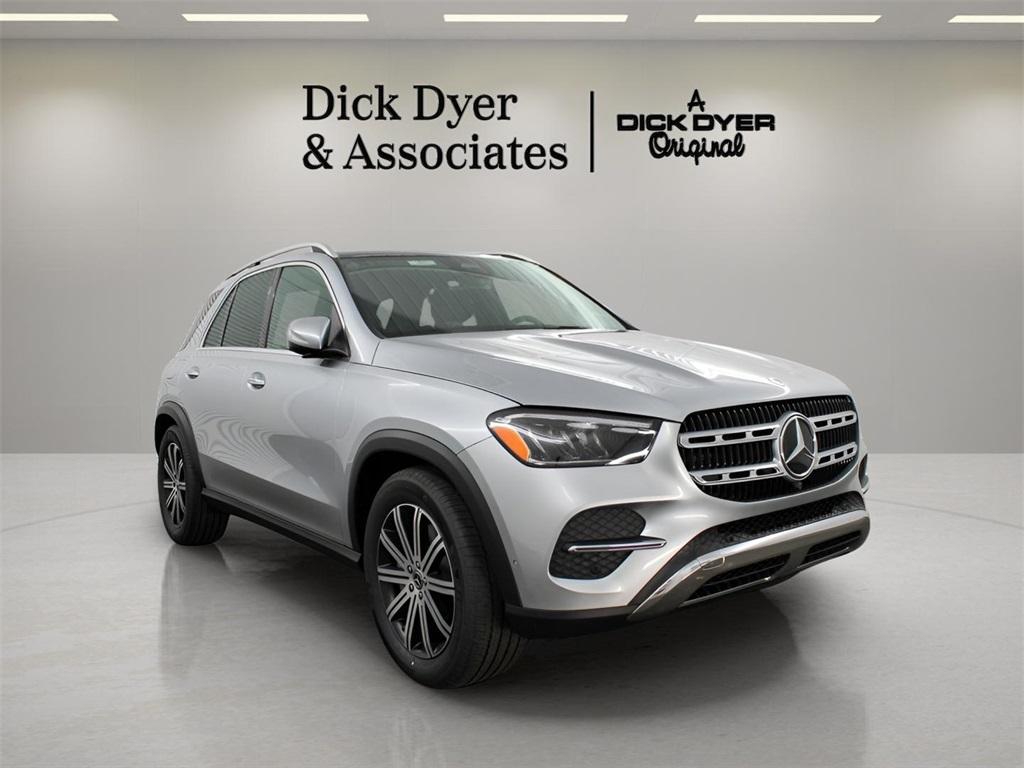 new 2025 Mercedes-Benz GLE 450 car, priced at $75,795