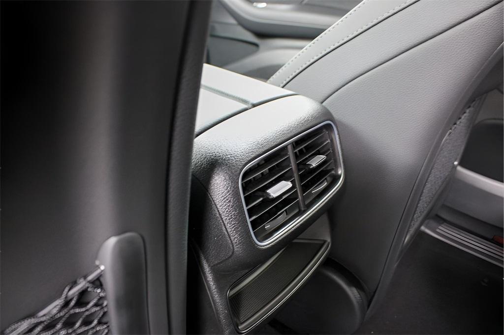 new 2025 Mercedes-Benz GLE 450 car, priced at $75,795