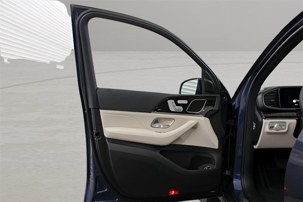 new 2025 Mercedes-Benz GLE 450 car, priced at $73,590