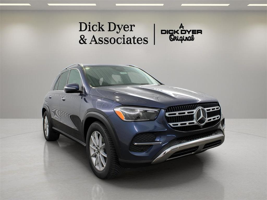 new 2025 Mercedes-Benz GLE 450 car, priced at $73,590