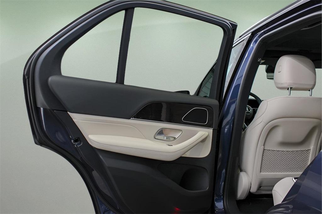 new 2025 Mercedes-Benz GLE 450 car, priced at $73,590