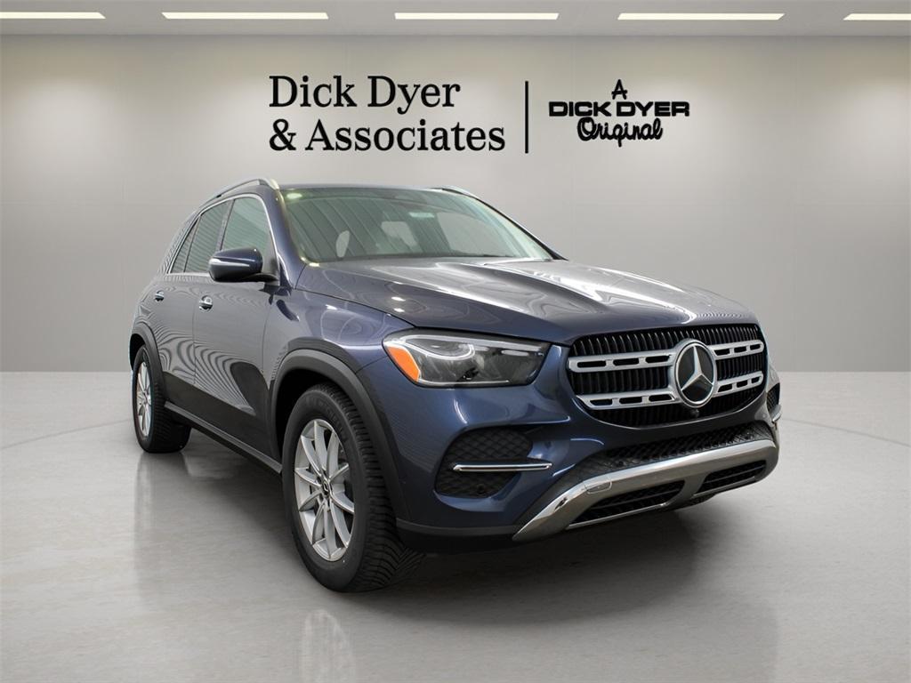 new 2025 Mercedes-Benz GLE 450 car, priced at $73,590