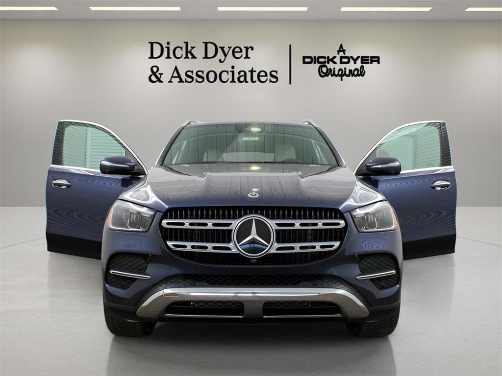 new 2025 Mercedes-Benz GLE 450 car, priced at $73,590