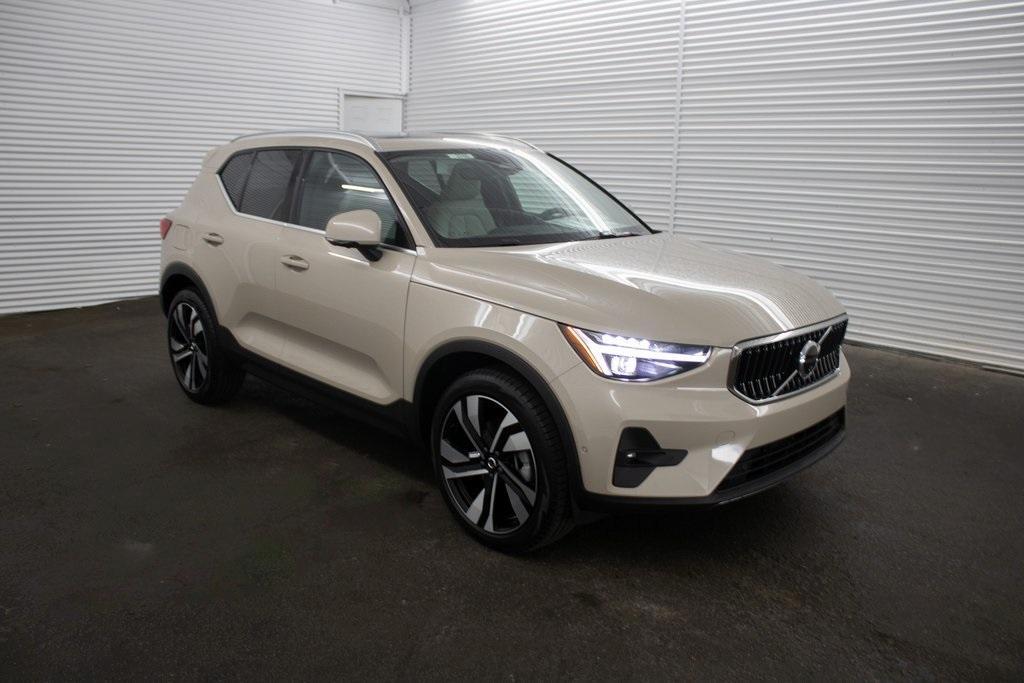 used 2025 Volvo XC40 car, priced at $43,989