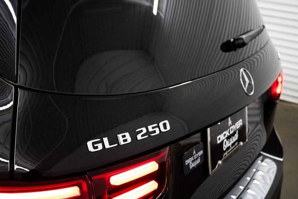 new 2024 Mercedes-Benz GLB 250 car, priced at $53,950