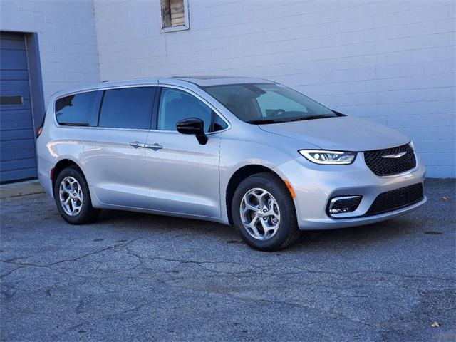 new 2024 Chrysler Pacifica car, priced at $44,328