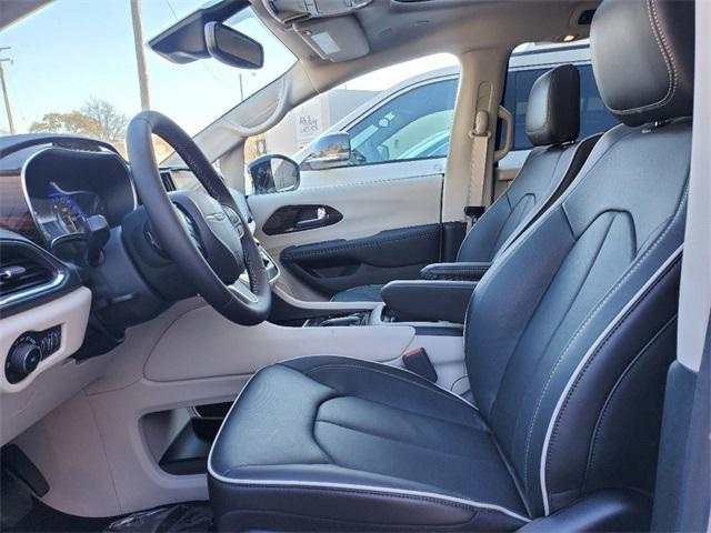 new 2024 Chrysler Pacifica car, priced at $44,328