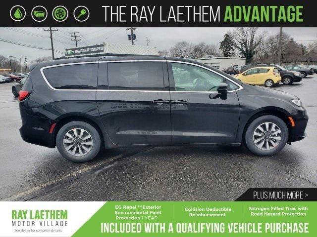 new 2023 Chrysler Pacifica Hybrid car, priced at $45,130