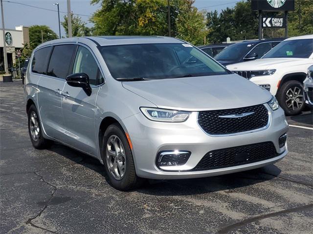 new 2024 Chrysler Pacifica car, priced at $43,560