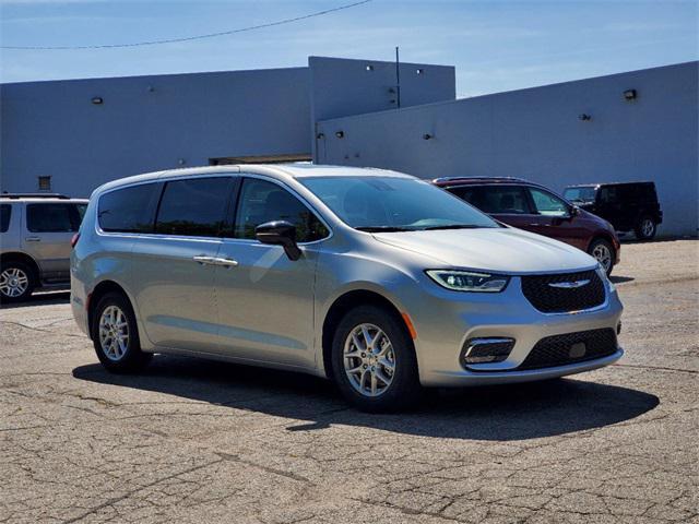 new 2024 Chrysler Pacifica car, priced at $37,502