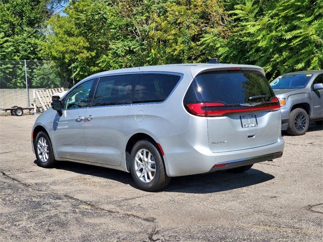 new 2024 Chrysler Pacifica car, priced at $37,502