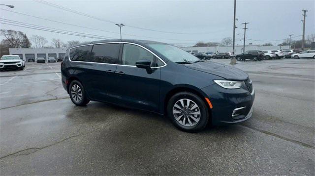 used 2022 Chrysler Pacifica Hybrid car, priced at $27,708