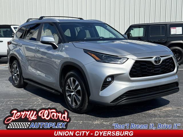 used 2023 Toyota Highlander car, priced at $39,903
