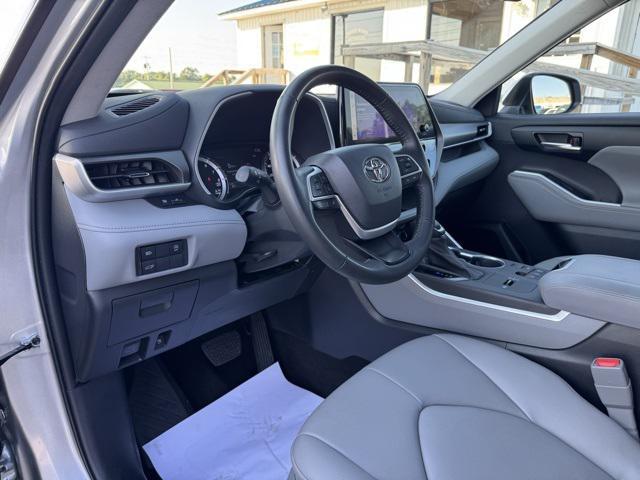 used 2023 Toyota Highlander car, priced at $39,903