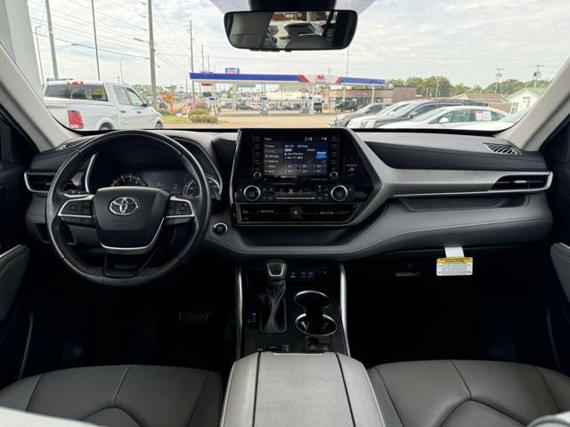 used 2022 Toyota Highlander car, priced at $35,946