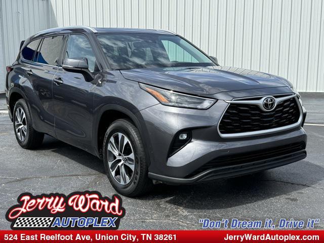 used 2022 Toyota Highlander car, priced at $35,946